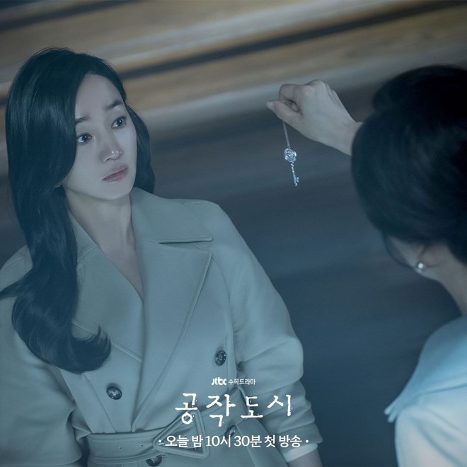 Phát sốt với visual mỹ nữ U50 ở phim Hàn mới: Trẻ trung phát hờn, body phát mê còn đóng cả cảnh nóng siêu bạo - Ảnh 4.