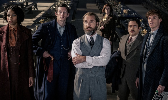 Căng đét trailer bom tấn Fantastic Beasts 3: Bí mật đen tối của Dumbledore sắp bại lộ, tài tử thay thế Johnny Depp làm fan sướng rần rần! - Ảnh 6.