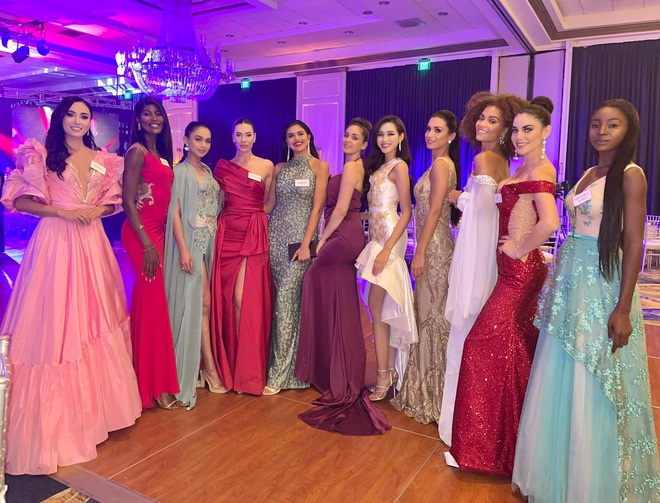 Đỗ Hà nổi bật với đôi chân dài 1m11 giữa dàn mỹ nhân Miss World, mang trang sức giá trị 103 triệu đấu giá từ thiện - Ảnh 3.