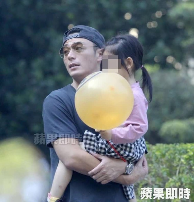 Con g&aacute;i cưng đ&ograve;i mặc v&aacute;y cưới, Hoắc Kiến Hoa mặt biến sắc, tuy&ecirc;n bố 1 c&acirc;u xanh rờn thể hiện th&aacute;i độ - Ảnh 2.