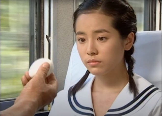 Nhan sắc d&agrave;n mỹ nh&acirc;n H&agrave;n thời c&ograve;n đ&oacute;ng vai phụ: Jeon Ji Hyun đẹp xuất sắc, Song Hye Kyo đ&uacute;ng chuẩn t&igrave;nh đầu - Ảnh 3.