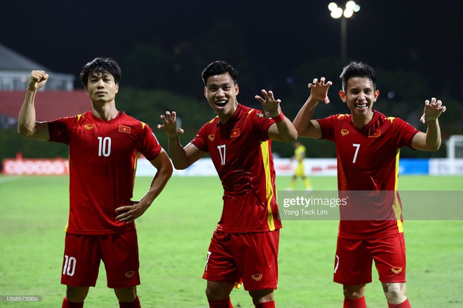 Singapore c&ugrave;n m&ograve;n sẽ bị kết liễu bởi tuyệt chi&ecirc;u &ldquo;dụng đoản chế trường&rdquo; của thầy Park? - Ảnh 2.