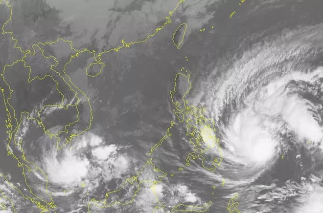 Khẩn cấp ứng phó bão Rai giật cấp 16 đang vào Biển Đông - Ảnh 2.