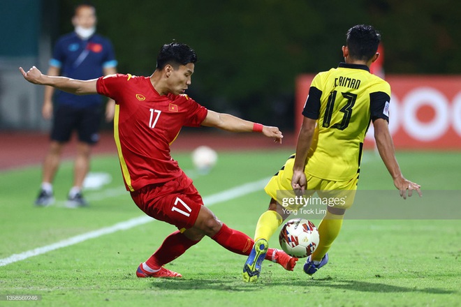 Chuy&ecirc;n gia Phan Anh T&uacute;: C&aacute;c đội ở AFF Cup kh&ocirc;ng đủ tr&igrave;nh khai th&aacute;c 2 c&aacute;nh của tuyển Việt Nam - Ảnh 2.