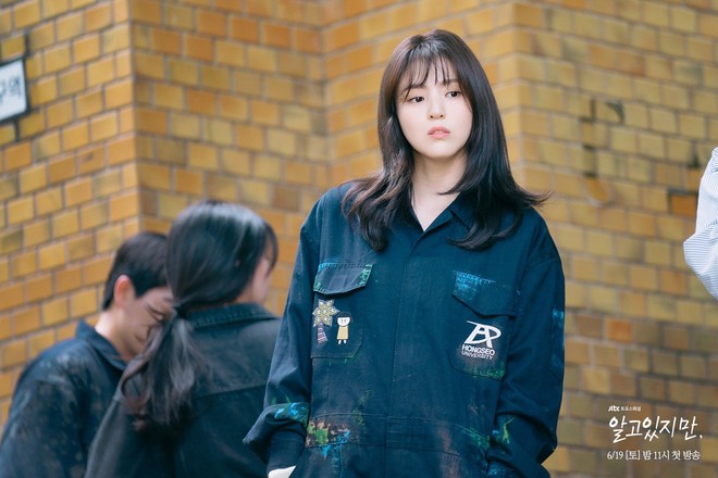 Mê mẩn thời trang học đường của 4 nữ sinh hot nhất phim Hàn 2021: Kim Da Mi đơn giản, Han So Hee lấm lem vẫn đẹp xỉu - Ảnh 8.
