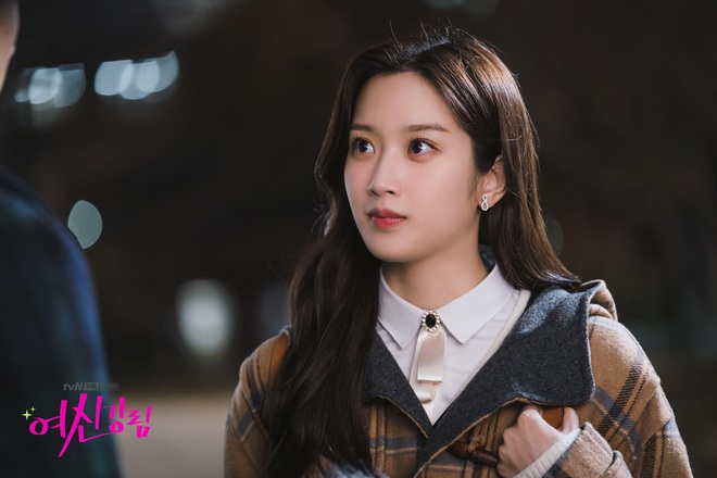Mê mẩn thời trang học đường của 4 nữ sinh hot nhất phim Hàn 2021: Kim Da Mi đơn giản, Han So Hee lấm lem vẫn đẹp xỉu - Ảnh 15.