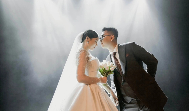 MC Phương Thảo tung bộ ảnh cưới đẹp lung linh cùng ông chú Garena - Ảnh 2.