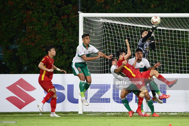 Bu&ocirc;ng lời ch&acirc;m chọc, fan Campuchia tin đội nh&agrave; sẽ loại Việt Nam khỏi AFF Cup 2020 - Ảnh 1.