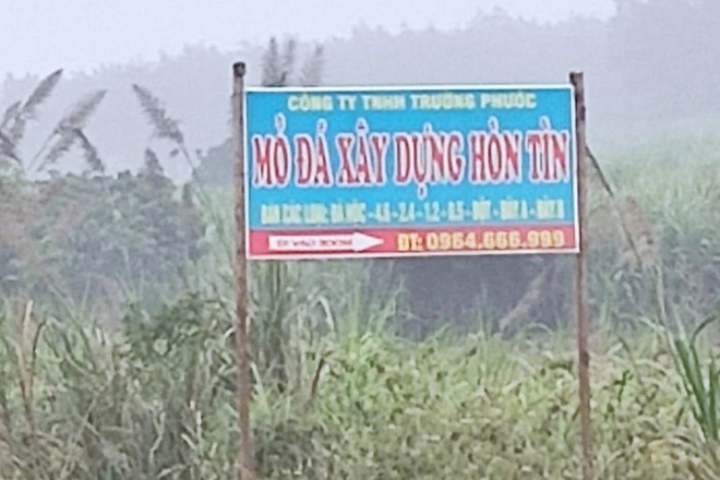 Nam công nhân nghi rơi từ mỏ đá trên cao xuống tử vong - Ảnh 1.