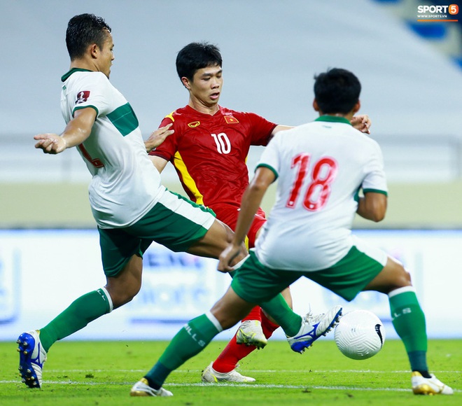 Chuy&ecirc;n gia Phan Anh T&uacute;: C&aacute;c đội ở AFF Cup kh&ocirc;ng đủ tr&igrave;nh khai th&aacute;c 2 c&aacute;nh của tuyển Việt Nam - Ảnh 3.