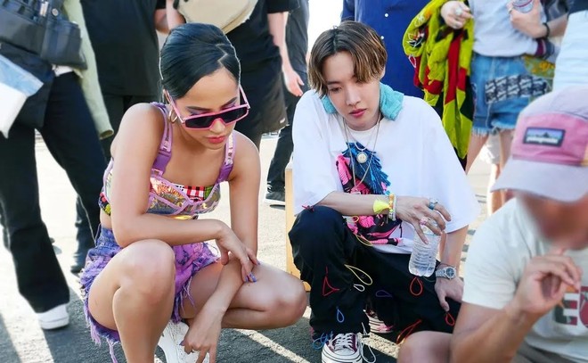 Đ&acirc;y l&agrave; sao nữ đầu ti&ecirc;n c&ocirc;ng khai th&acirc;n mật với Jungkook (BTS) ngay tr&ecirc;n thảm đỏ, kh&ocirc;ng bị khủng bố m&agrave; c&ograve;n được ủng hộ? - Ảnh 9.