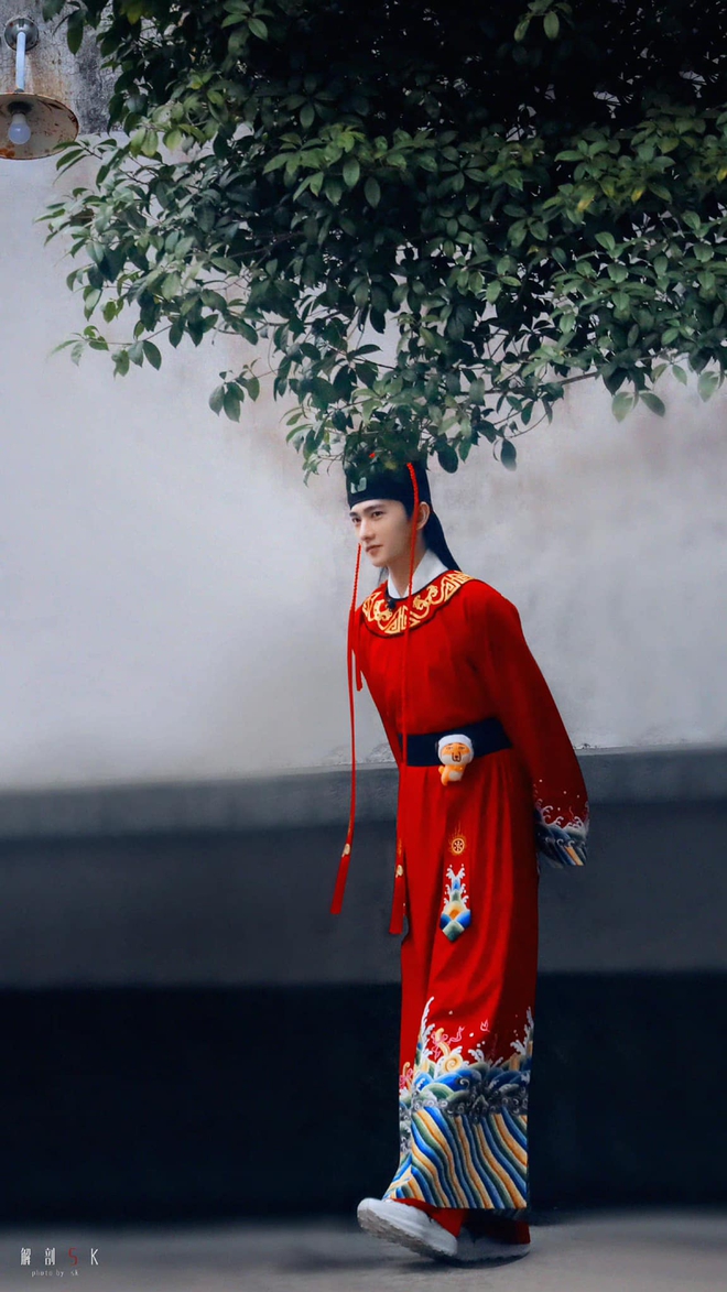 M&agrave;n cosplay Triển Chi&ecirc;u rần rần c&otilde;i mạng: Bạn trai Nhiệt Ba g&acirc;y sốc visual với nhan sắc tượng tạc đẹp tới từng milimet - Ảnh 6.