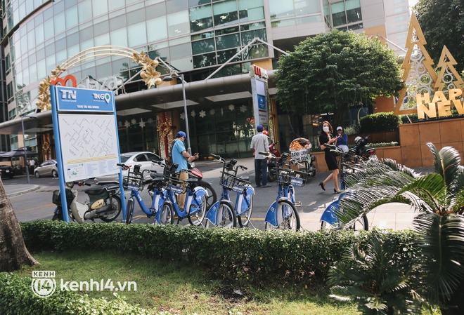 Xe đạp công cộng có tính phí ở TP.HCM chính thức hoạt động: Bạn trẻ hào hứng bỏ tiền thuê đi dạo ngắm cảnh - Ảnh 17.