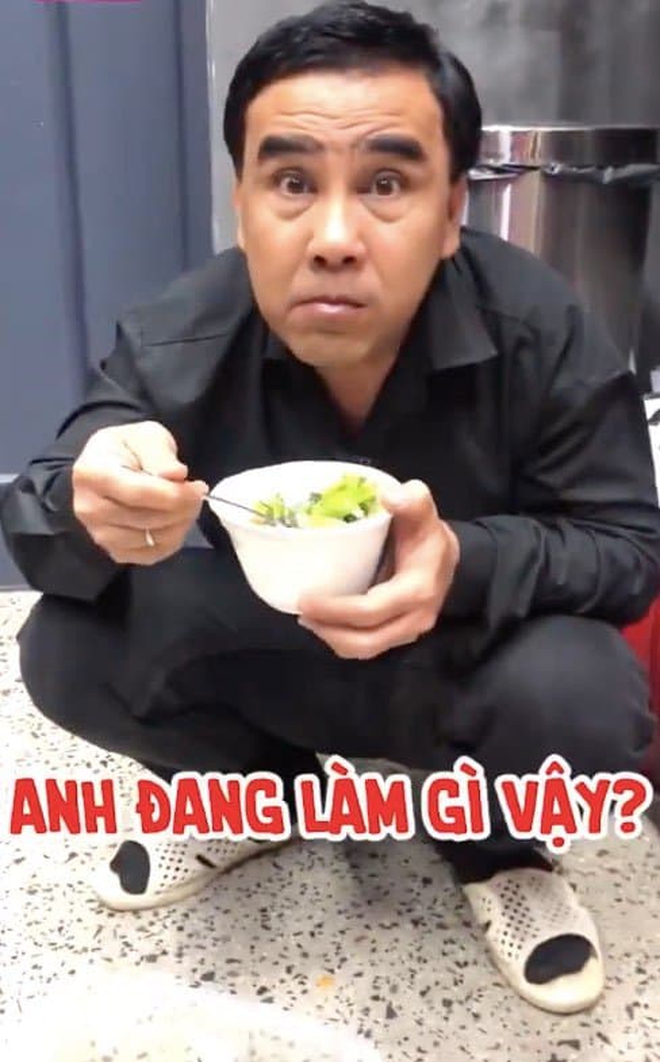 Hé lộ bữa ăn bất ngờ của "MC giàu nhất Việt Nam" Quyền Linh: Cơm rau đạm bạc, ngồi một góc mà ăn vội - Ảnh 2.