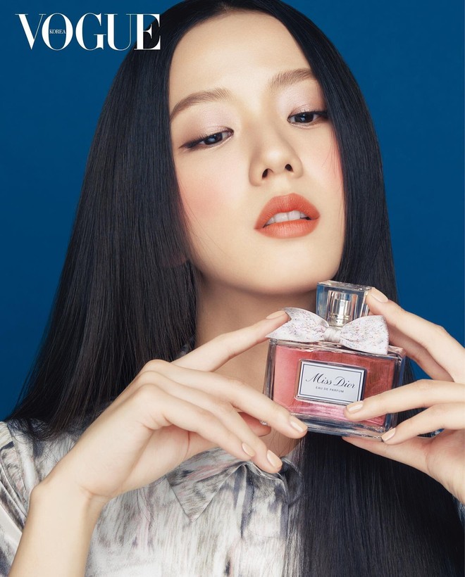 Jisoo (BLACKPINK) dạo này khác quá: Đổi cả style và trang điểm lạ mắt, nhan sắc không bị dìm mà quyến rũ hơn gấp bội - Ảnh 10.