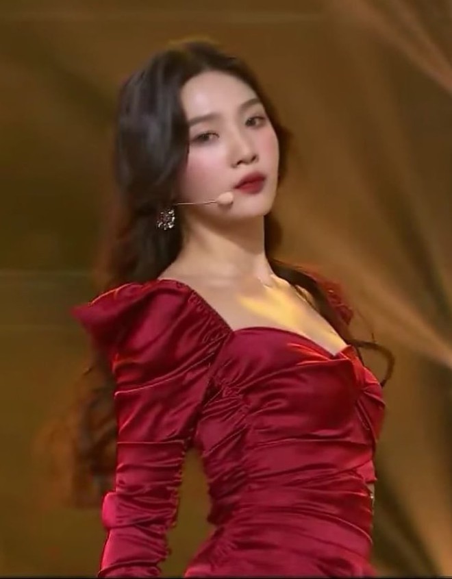 Nữ thần váy đỏ Joy (Red Velvet) comeback cực gắt tại KBS Gayo Daechukje: Sang và sexy nghẹt thở thế này fan chịu sao nổi! - Ảnh 14.