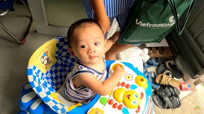 Bé sơ sinh bị bỏ rơi ở khu nhà giàu, duyên số trở thành con chị lao công nghèo - Ảnh 6. Bé sơ sinh bị bỏ rơi ở khu nhà giàu, duyên số trở thành con chị lao công nghèo - Ảnh 6.