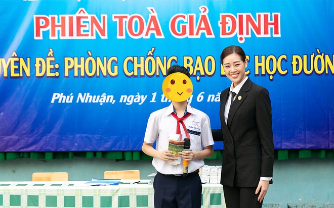Hoa hậu Kh&aacute;nh V&acirc;n từng tham gia chương tr&igrave;nh ph&ograve;ng chống bạo lực học đường - Ảnh 3.