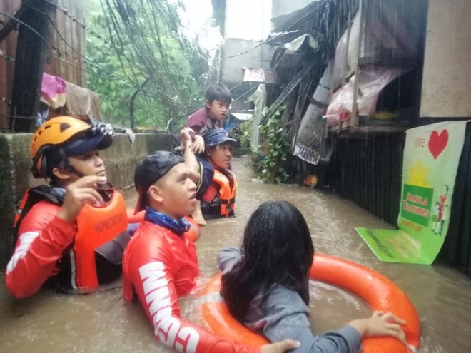 Philippines đối mặt “thảm họa kép”: Siêu bão Rai và nguy cơ bùng phát Covid - Ảnh 3.