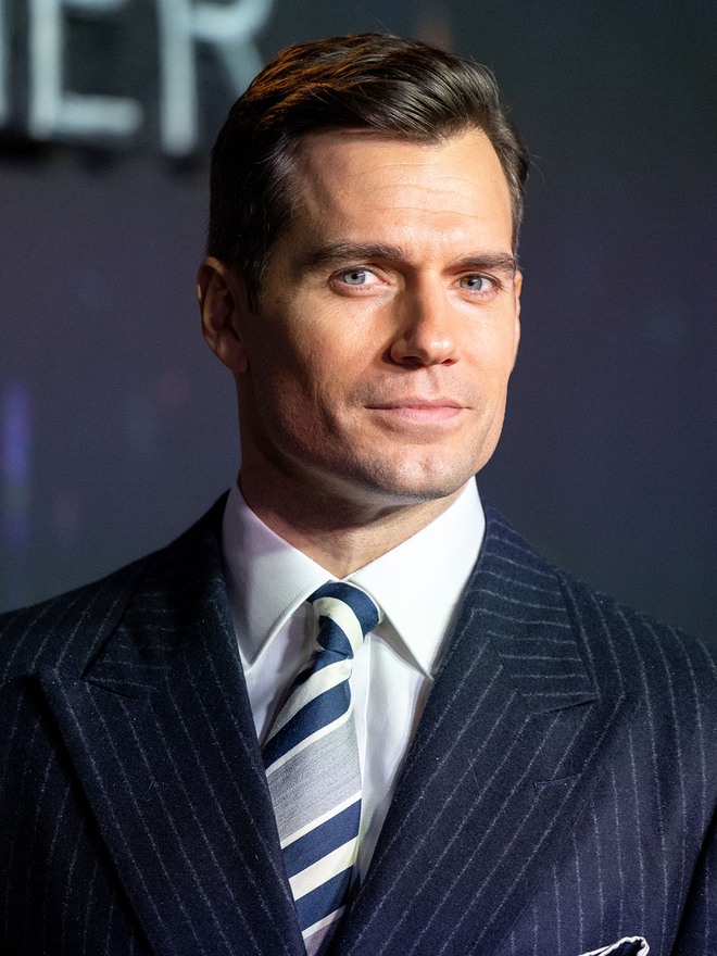 Siêu nhân Henry Cavill dự thảm đỏ cũng gây sốt: Đẹp trai đến mức nhìn như… tượng đặt giữa sự kiện, chị em muốn xỉu ngang khi nhìn gần - Ảnh 4.