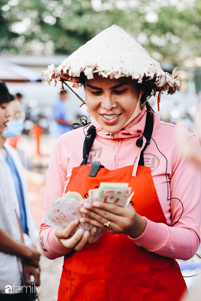 Loạt người đẹp LGBT &quot;quậy banh&quot; làng mẫu: Cát Thy đọ ngực khủng với Lương Mỹ Kỳ, có người gây thương nhớ bởi vẻ đẹp phi giới tính - Ảnh 5.