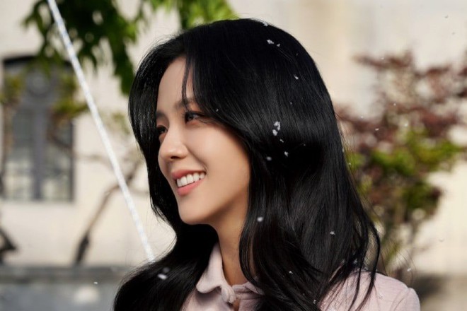 Jisoo (BLACKPINK) bị netizen Trung mỉa mai h&atilde;y y&ecirc;n phận l&agrave;m idol nhưng Snowdrop vẫn mở điểm cao ngất mới t&agrave;i - Ảnh 4.