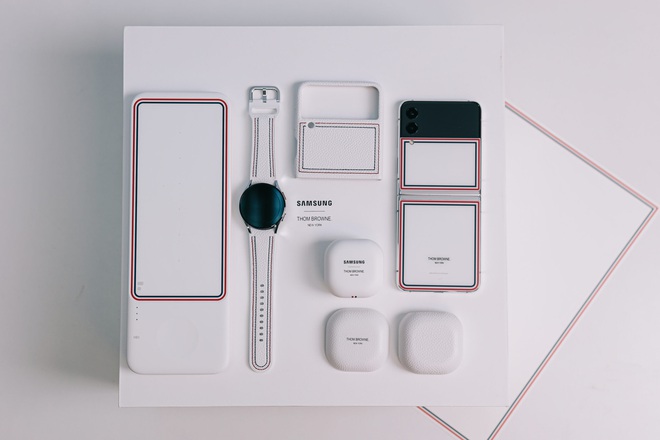 Review điện thoại Samsung Z Flip 3 phi&ecirc;n bản giới hạn: Gi&aacute; 57 triệu đồng, thiết kế nhỏ gọn v&agrave; được update c&aacute;c t&iacute;nh năng si&ecirc;u hay ho - Ảnh 4.
