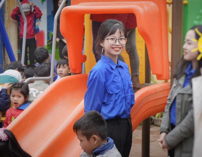 Nữ sinh Th&aacute;i B&igrave;nh được đặc c&aacute;ch học tiến sĩ: &ldquo;Mọi người cố gắng một th&igrave; em sẽ cố gắng gấp đ&ocirc;i&rdquo; - Ảnh 2.