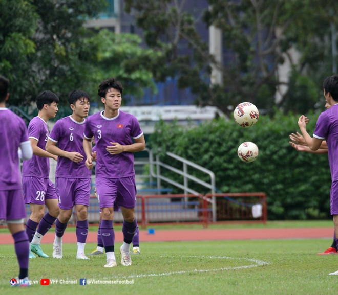 HLV Park Hang-seo đăm chiêu, ĐTVN trầm lắng trước đại chiến Thái Lan - Ảnh 2.