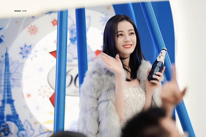 Địch Lệ Nhiệt Ba b&ugrave;ng nổ visual khiến c&otilde;i mạng xu&yacute;t xoa: L&agrave;n da trắng mịn bật t&ocirc;ng, xứng danh nữ thần nhan sắc - Ảnh 4.
