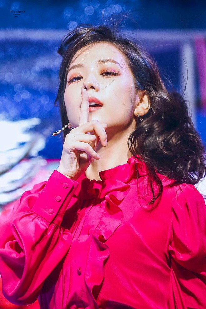Mỹ nh&acirc;n c&oacute; visual đ&egrave; bẹp BLACKPINK, Red Velvet: Kh&iacute; chất sang trọng tr&ecirc;n s&acirc;n khấu thật kh&ocirc;ng đ&ugrave;a được! - Ảnh 13.