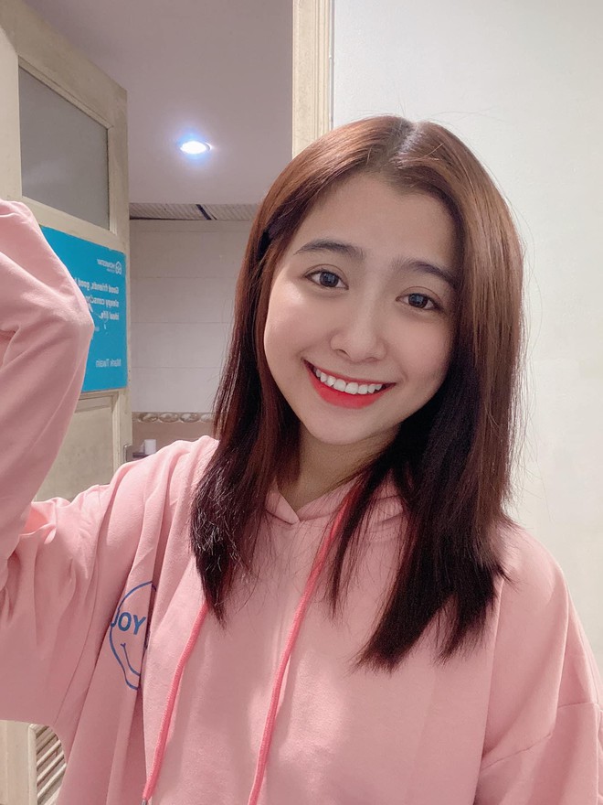 Một nữ streamer l&ecirc;n tiếng ủng hộ việc c&aacute;c bạn trẻ nh&uacute;n nhảy v&ograve;ng ba tr&ecirc;n t&agrave;u điện C&aacute;t Linh - H&agrave; Đ&ocirc;ng - Ảnh 3.