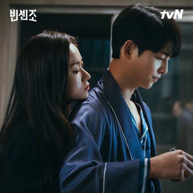 5 cặp đ&ocirc;i 2021 khiến kh&aacute;n giả nằng nặc đ&ograve;i phim giả t&igrave;nh thật: Song Joong Ki v&agrave; bạn g&aacute;i cưới lu&ocirc;n cũng được! - Ảnh 2.