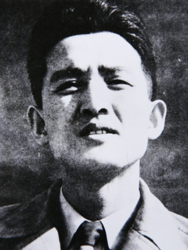 Ngỡ ng&agrave;ng visual &ocirc;ng nội quốc d&acirc;n H&agrave;n ng&agrave;y trẻ: Đ&uacute;ng chuẩn so&aacute;i ca vạn người m&ecirc; thời đ&oacute;, đ&oacute;ng phim c&ograve;n bao hay - Ảnh 3.