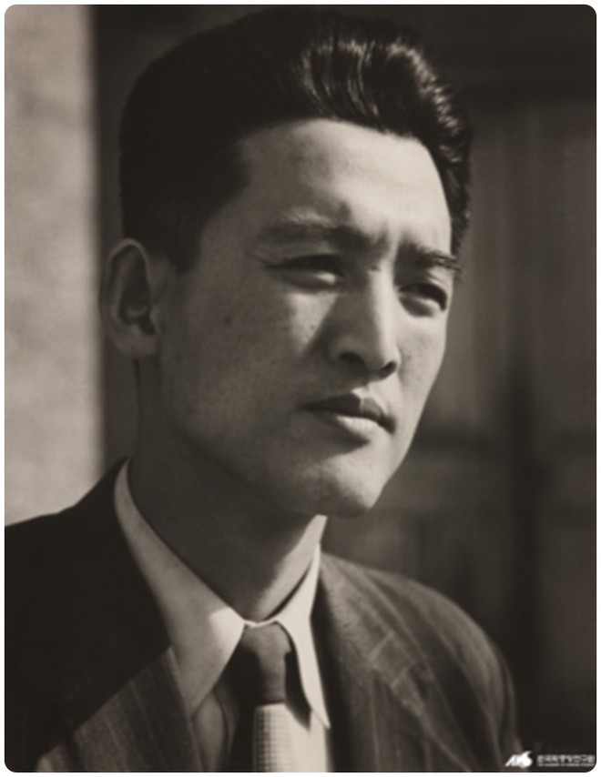 Ngỡ ng&agrave;ng visual &ocirc;ng nội quốc d&acirc;n H&agrave;n ng&agrave;y trẻ: Đ&uacute;ng chuẩn so&aacute;i ca vạn người m&ecirc; thời đ&oacute;, đ&oacute;ng phim c&ograve;n bao hay - Ảnh 4.