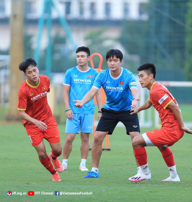 Thần y của thầy Park bất ngờ chia tay tuyển Việt Nam sau AFF Cup 2020 - Ảnh 2.