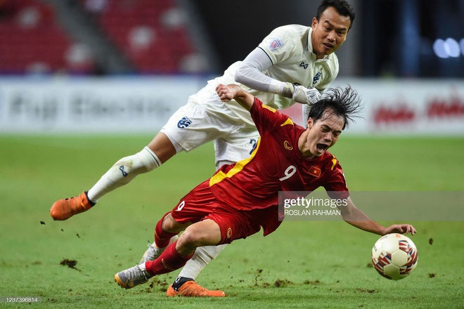 HLV Kiatisuk n&oacute;i thẳng về điều đ&aacute;ng lo ngại nhất với C&ocirc;ng Phượng, Văn To&agrave;n sau AFF Cup - Ảnh 1.