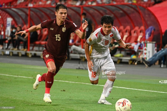 HLV ch&acirc;u &Acirc;u: &ldquo;ĐTVN chẳng c&oacute; tiến bộ, dường như họ tỏ ra thỏa m&atilde;n sau những th&agrave;nh c&ocirc;ng&rdquo; - Ảnh 1.