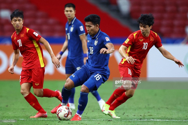 HLV ch&acirc;u &Acirc;u: &ldquo;ĐTVN chẳng c&oacute; tiến bộ, dường như họ tỏ ra thỏa m&atilde;n sau những th&agrave;nh c&ocirc;ng&rdquo; - Ảnh 3.