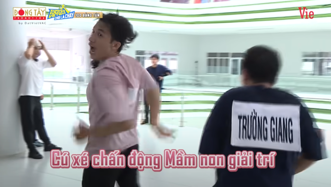 Trường Giang bị ch&ecirc; yếu ớt nhưng x&eacute; bảng t&ecirc;n 1 th&agrave;nh vi&ecirc;n cực mạnh sương sương... 3 lần! - Ảnh 4.