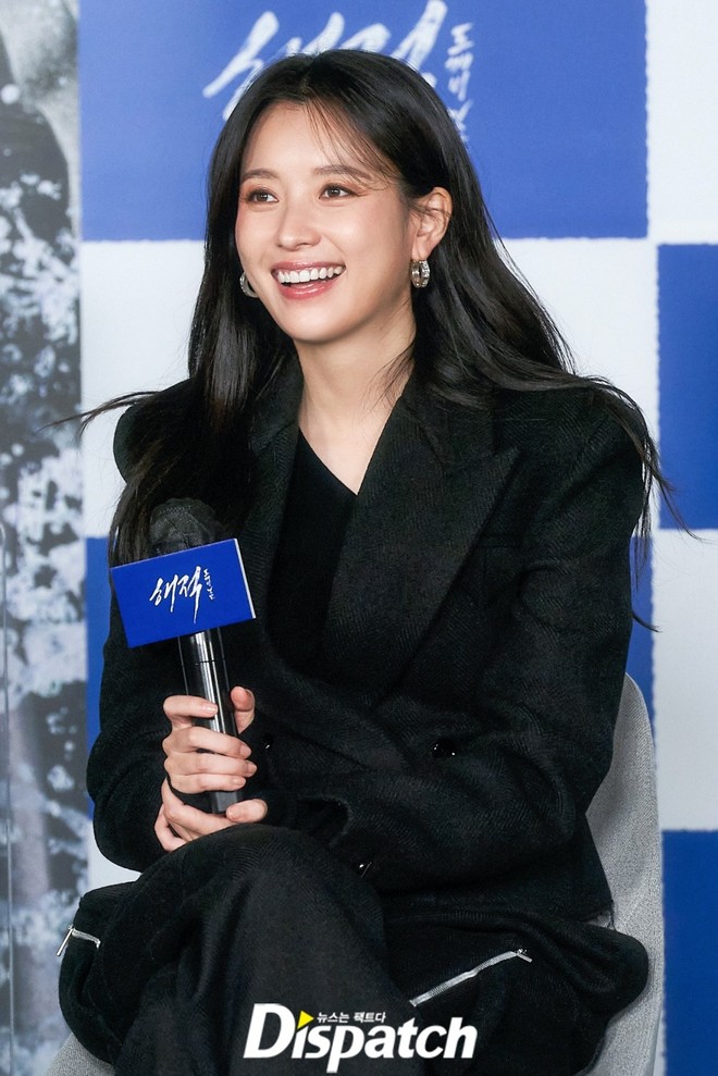 Cả d&agrave;n sao khủng đổ bộ sự kiện: Han Hyo Joo lồ lộ dấu vết l&atilde;o h&oacute;a, Sehun - Kang Ha Neul biến họp b&aacute;o th&agrave;nh s&agrave;n đấu visual hay g&igrave; - Ảnh 9.