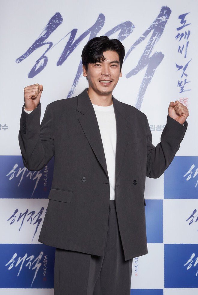 Cả d&agrave;n sao khủng đổ bộ sự kiện: Han Hyo Joo lồ lộ dấu vết l&atilde;o h&oacute;a, Sehun - Kang Ha Neul biến họp b&aacute;o th&agrave;nh s&agrave;n đấu visual hay g&igrave; - Ảnh 14.