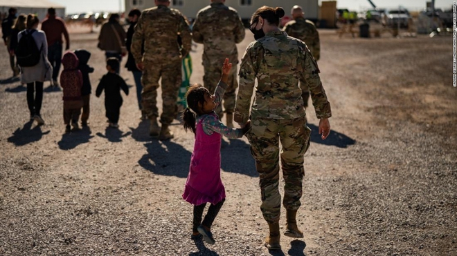 Số phận của những đứa trẻ Afghanistan được sơ tán sang Mỹ mà không có cha mẹ đi cùng - Ảnh 1.