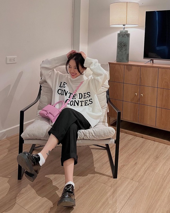 Linh Ngọc Đ&agrave;m bất ngờ quay xe, lu&ocirc;n n&oacute;i th&iacute;ch m&agrave;u xanh nhưng sao lại tậu chiếc t&uacute;i h&agrave;ng hiệu m&agrave;u n&agrave;y? - Ảnh 3.