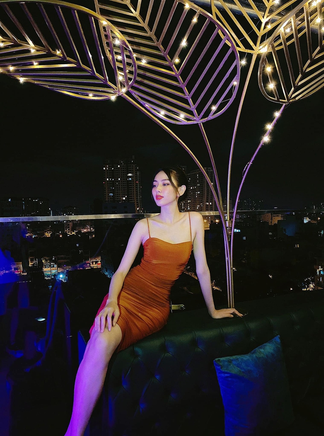 Bình thường Thùy Tiên đã makeup cực "bén", diện đủ thứ đồ hiểm hóc rồi thì bộ váy dạ hội kia có là chi đâu! - Ảnh 3. Bình thường Thùy Tiên đã makeup cực "bén", diện đủ thứ đồ hiểm hóc rồi thì bộ váy dạ hội kia có là chi đâu! - Ảnh 3.