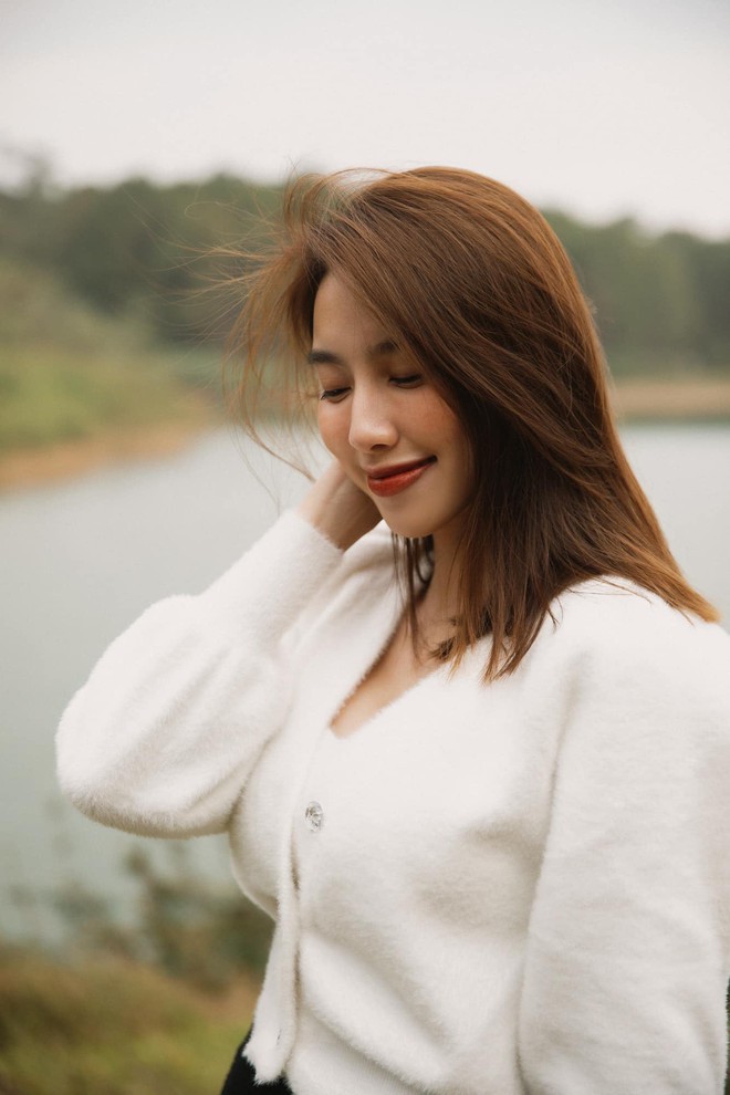 Bình thường Thùy Tiên đã makeup cực "bén", diện đủ thứ đồ hiểm hóc rồi thì bộ váy dạ hội kia có là chi đâu! - Ảnh 5. Bình thường Thùy Tiên đã makeup cực "bén", diện đủ thứ đồ hiểm hóc rồi thì bộ váy dạ hội kia có là chi đâu! - Ảnh 5.