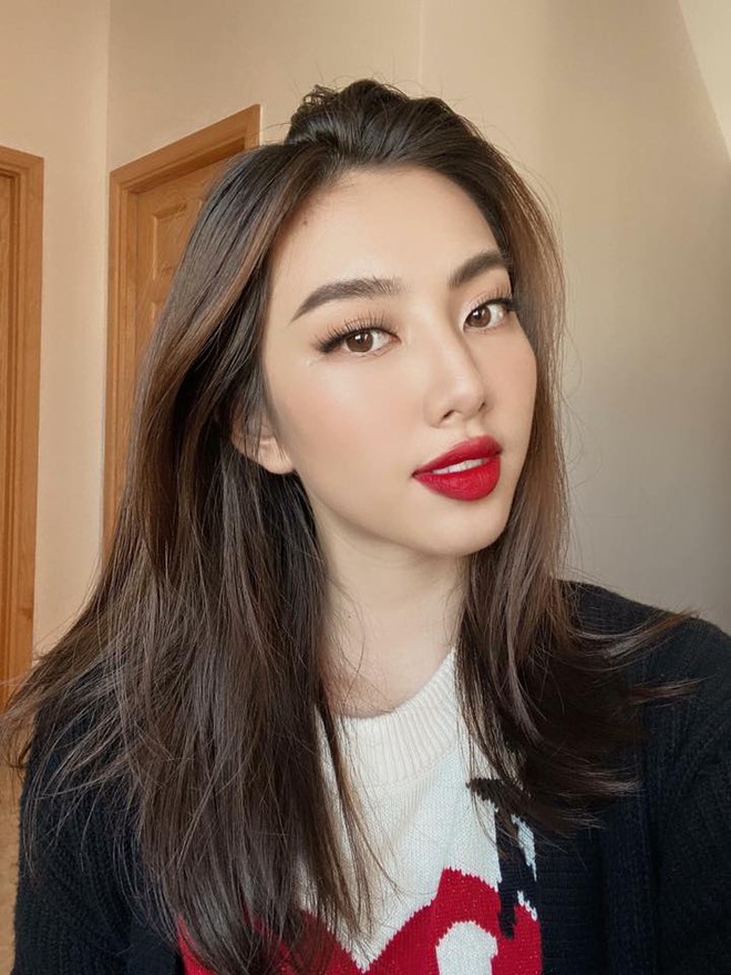 Bình thường Thùy Tiên đã makeup cực "bén", diện đủ thứ đồ hiểm hóc rồi thì bộ váy dạ hội kia có là chi đâu! - Ảnh 4. Bình thường Thùy Tiên đã makeup cực "bén", diện đủ thứ đồ hiểm hóc rồi thì bộ váy dạ hội kia có là chi đâu! - Ảnh 4.