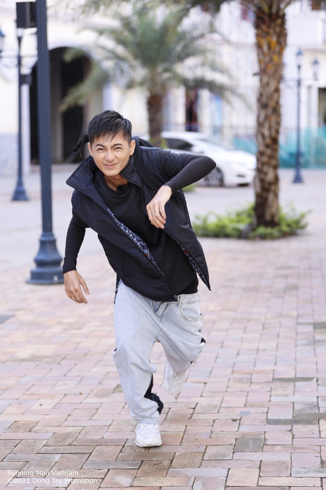 Isaac tái ngộ đến 3 tình cũ ở Running Man, có cả mỹ nam suýt... khóa môi! - Ảnh 11.