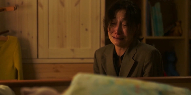 Có một mỹ nhân bị phim của Song Hye Kyo hủy dung: Ở ngoài vừa trẻ vừa xinh, lên phim nhìn y hệt bà thím - Ảnh 3.