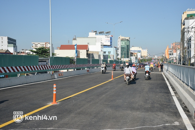 Công trình giao thông đầu tiên trị giá 500 tỉ đồng chính thức thông xe sau giãn cách xã hội ở Sài Gòn - Ảnh 9.